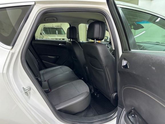 Opel Astra Cosmo, 1.6 л, АТ, 2011 фото 2