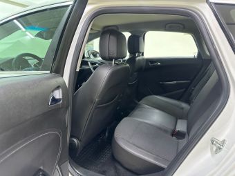 Opel Astra Cosmo, 1.6 л, АКПП, 2011 фото 1