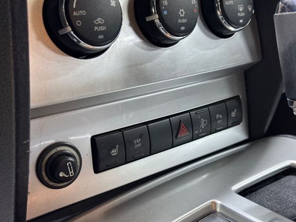 Dodge Nitro, 2.8 л, АТ, 2008 фото 17