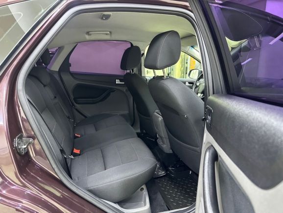 Ford Focus, 2.0 л, АТ, 2010 фото 2