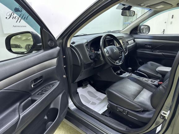 Mitsubishi Outlander, 2.0 л, Вариатор, 2014 фото 10