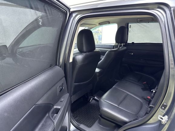 Mitsubishi Outlander, 2.0 л, Вариатор, 2014 фото 1