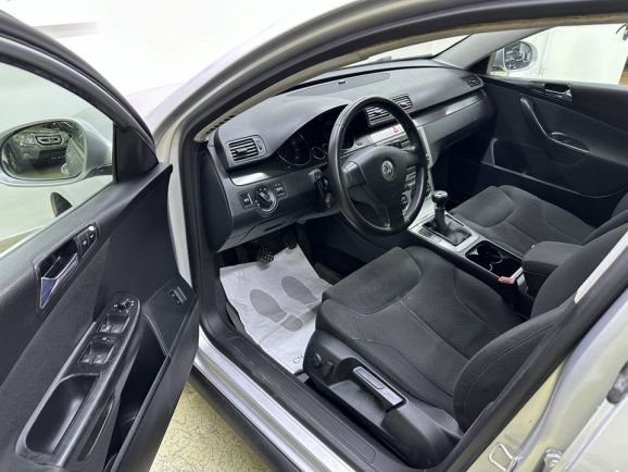 Volkswagen Passat, 2.0 л, МТ, 2005 фото 9
