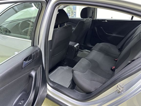 Volkswagen Passat, 2.0 л, МТ, 2005 фото 2