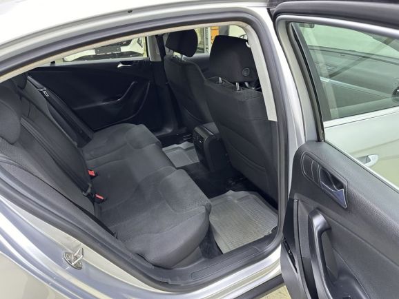 Volkswagen Passat, 2.0 л, МТ, 2005 фото 1