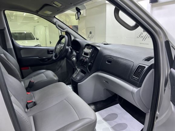 Hyundai Grand Starex, 2.5 л, АТ, 2010 фото 17