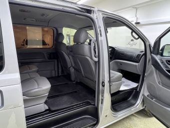 Hyundai Grand Starex, 2.5 л, АКПП, 2010 фото 1