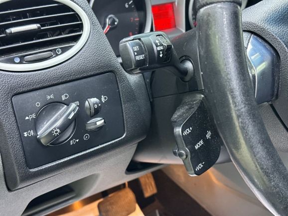 Ford Focus Titanium, 2.0 л, АТ, 2010 фото 10