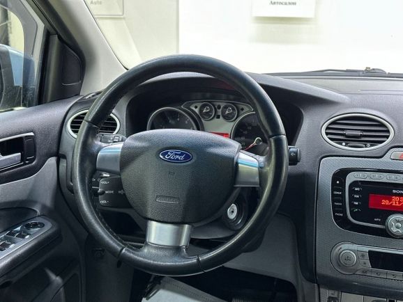 Ford Focus Titanium, 2.0 л, АТ, 2010 фото 11