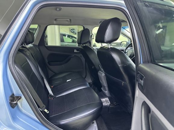 Ford Focus Titanium, 2.0 л, АТ, 2010 фото 2