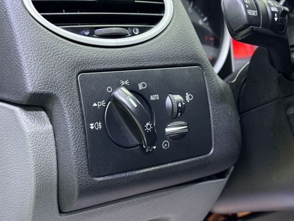 Ford Focus Ghia, 2.0 л, АТ, 2010 фото 10