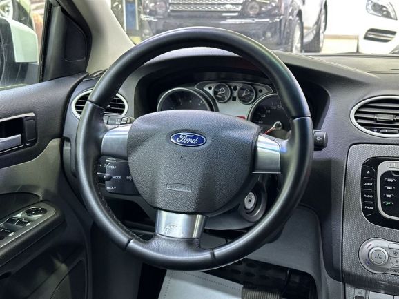 Ford Focus Ghia, 2.0 л, АТ, 2010 фото 12