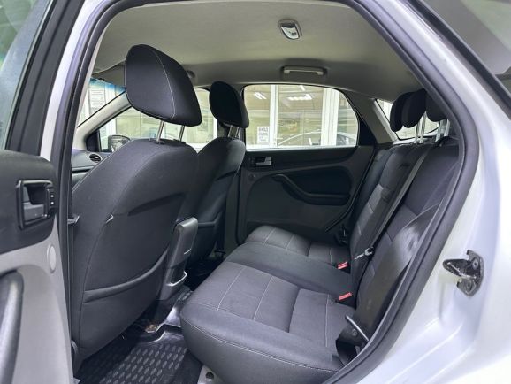 Ford Focus Ghia, 2.0 л, АТ, 2010 фото 2