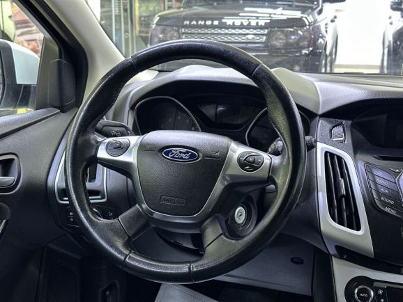 Ford Focus Titanium, 1.6 л, Робот, 2014 фото 12