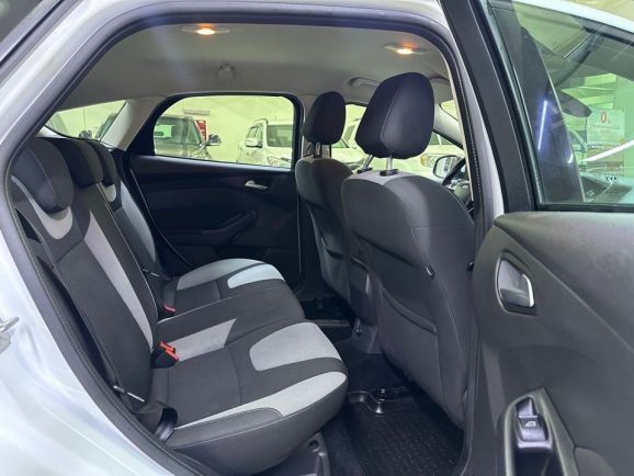 Ford Focus Titanium, 1.6 л, Робот, 2014 фото 2