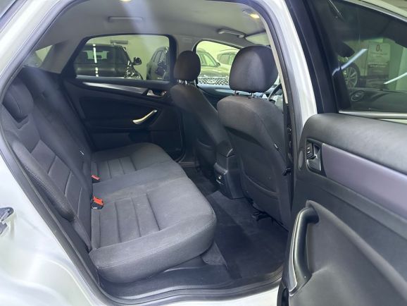 Ford Mondeo, 2.0 л, МТ, 2011 фото 2