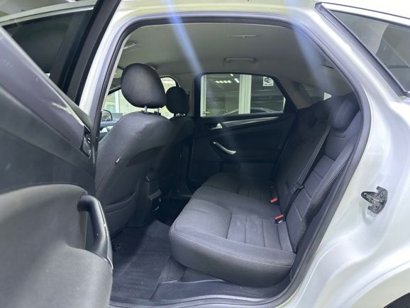 Ford Mondeo, 2.0 л, МТ, 2011 фото 1