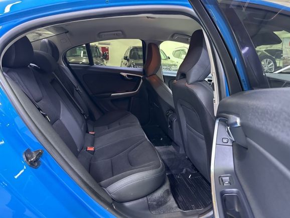 Volvo S60, 1.6 л, Робот, 2012 фото 1