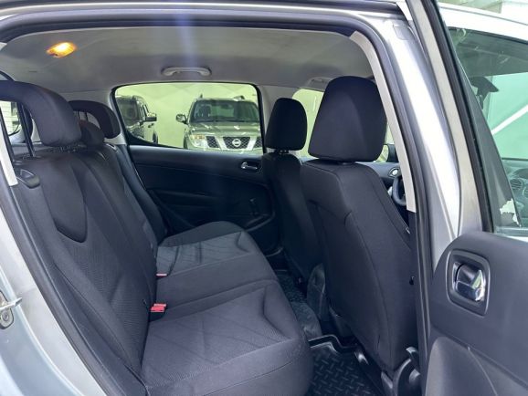 Peugeot 308, 1.6 л, АТ, 2011 фото 2