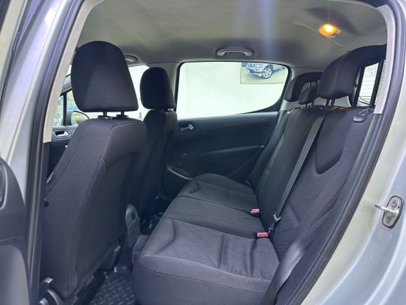 Peugeot 308, 1.6 л, АТ, 2011 фото 1