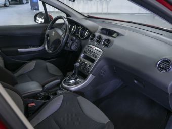 Peugeot 308 Allure, 1.6 л, АКПП, 2012 фото 1