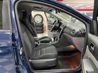Ford Focus Ghia Special Edition, 1.6 л, АКПП, 2011 фото 16