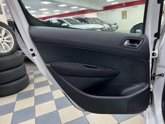 Peugeot 308 Premium Pack, 1.6 л, АТ, 2010 фото 2