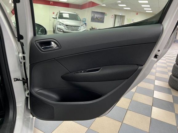 Peugeot 308 Premium Pack, 1.6 л, АТ, 2010 фото 1