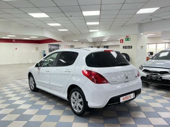 Peugeot 308 Premium Pack, 1.6 л, МКПП, 2011 фото 8