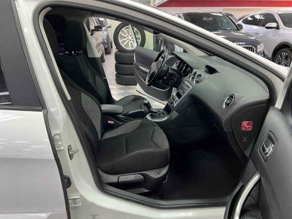 Peugeot 308 Premium Pack, 1.6 л, МТ, 2011 фото 18