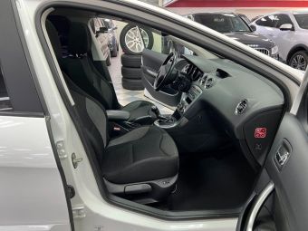 Peugeot 308 Premium Pack, 1.6 л, МКПП, 2011 фото 18