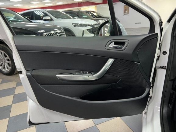 Peugeot 308 Premium Pack, 1.6 л, МТ, 2011 фото 24