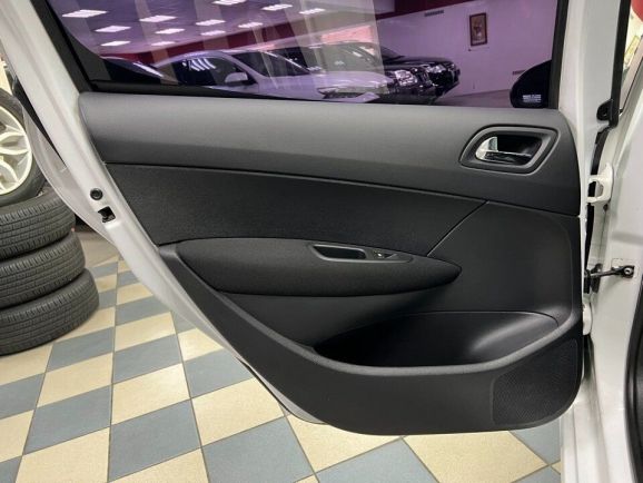 Peugeot 308 Premium Pack, 1.6 л, МТ, 2011 фото 2