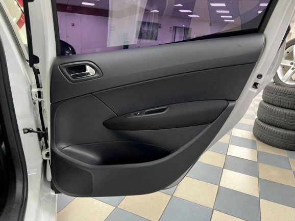 Peugeot 308 Premium Pack, 1.6 л, МТ, 2011 фото 1