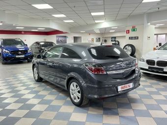 Opel Astra, 1.8 л, АКПП, 2010 фото 8