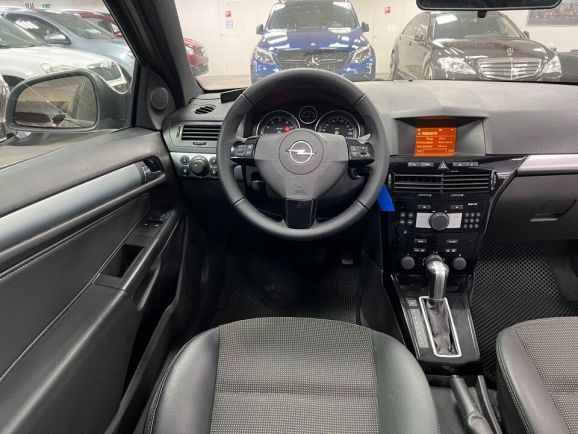 Opel Astra, 1.8 л, АТ, 2010 фото 11