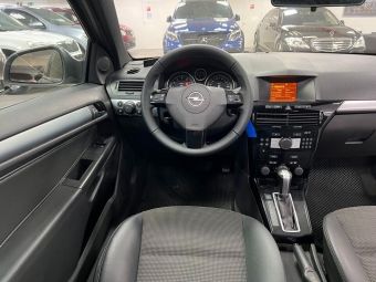 Opel Astra, 1.8 л, АКПП, 2010 фото 11