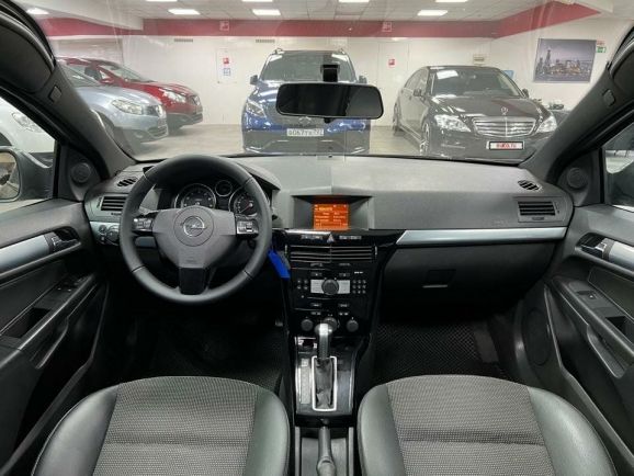 Opel Astra, 1.8 л, АТ, 2010 фото 12