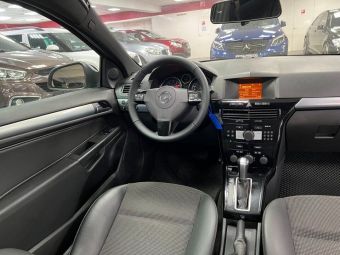 Opel Astra, 1.8 л, АКПП, 2010 фото 13