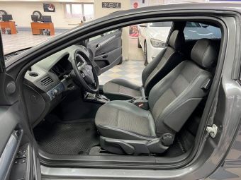 Opel Astra, 1.8 л, АКПП, 2010 фото 16