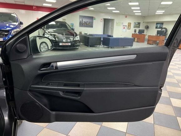 Opel Astra, 1.8 л, АТ, 2010 фото 1