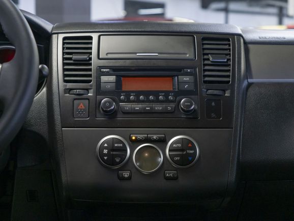 Nissan Tiida, 1.6 л, АТ, 2013 фото 13