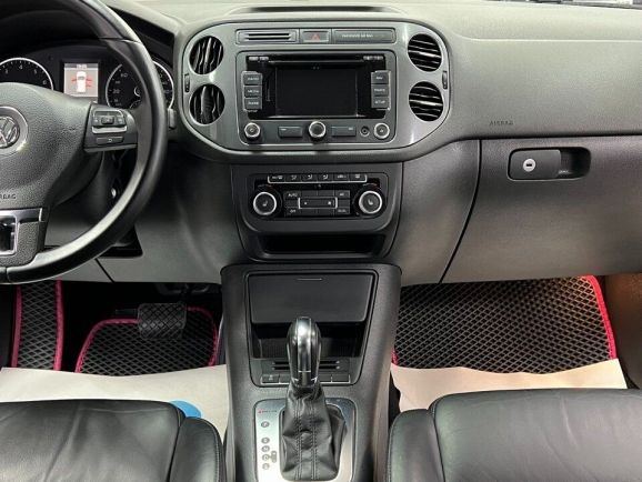 Volkswagen Tiguan Sport&Style, 2.0 л, АТ, 2011 фото 14