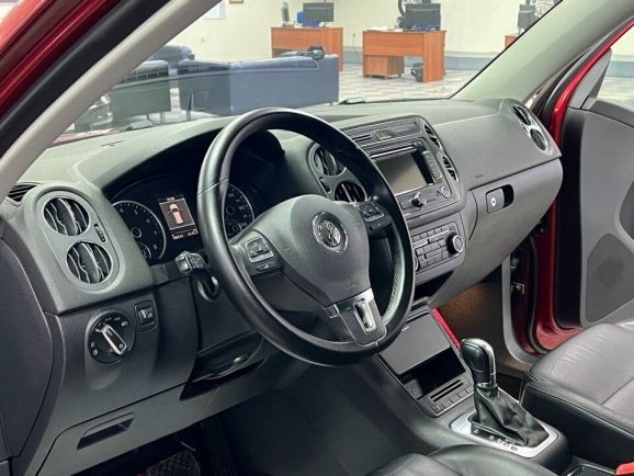 Volkswagen Tiguan Sport&Style, 2.0 л, АТ, 2011 фото 16