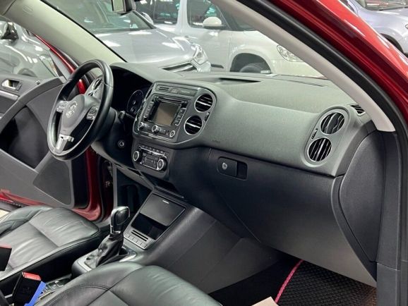 Volkswagen Tiguan Sport&Style, 2.0 л, АТ, 2011 фото 23