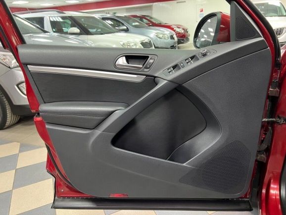 Volkswagen Tiguan Sport&Style, 2.0 л, АТ, 2011 фото 27