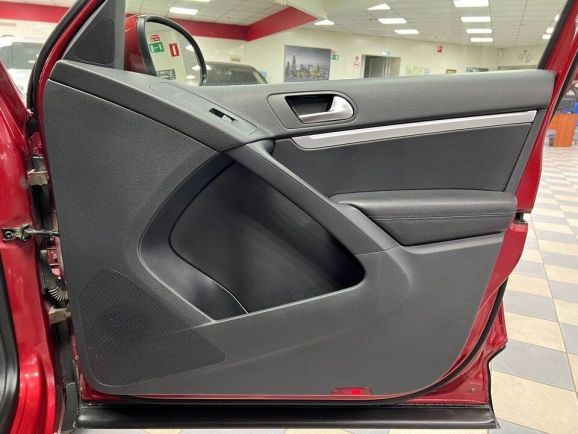 Volkswagen Tiguan Sport&Style, 2.0 л, АТ, 2011 фото 28