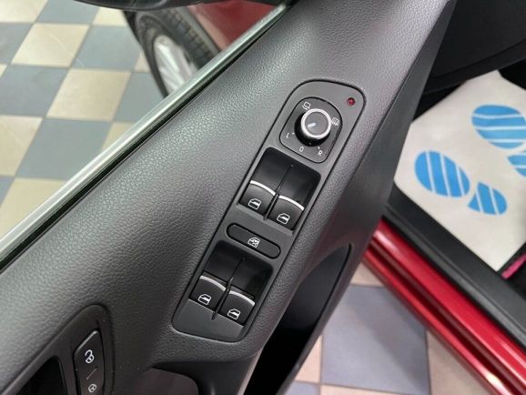 Volkswagen Tiguan Sport&Style, 2.0 л, АТ, 2011 фото 1