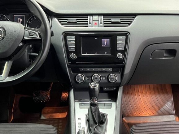 Skoda Octavia Style, 1.8 л, Робот, 2013 фото 10