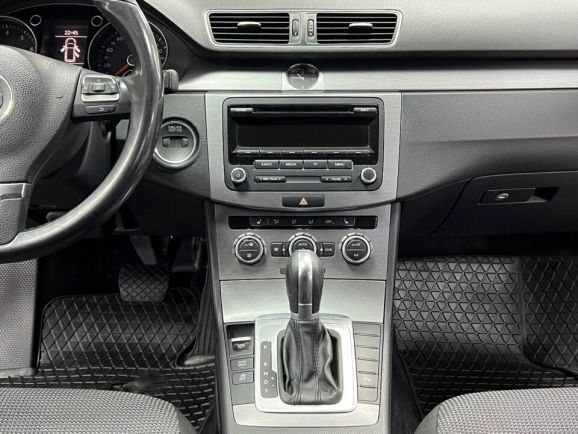 Volkswagen Passat Comfortline, 1.8 л, Робот, 2014 фото 10